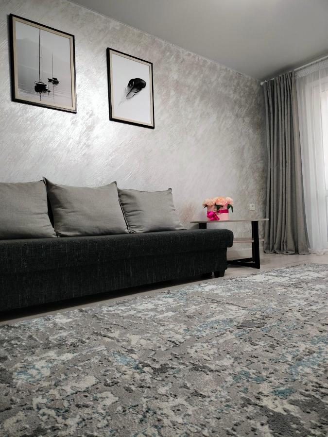 Уютная 2 Ком-Я Квартира В Центре Города, Район "Арбата" Apartment Almaty Ngoại thất bức ảnh